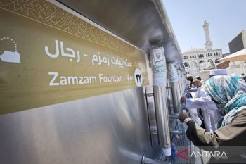 Bukti kemudahan di tanah suci, jamaah haji padati titik layanan air Zamzam di Masjidil Haram