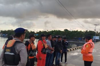 Tim SAR evakuasi enam penumpang kapal kecelakaan di Wakatobi