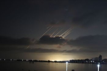 IRGC Iran klaim pertahanan Israel lumpuh, rudal penangkis saling serang sendiri