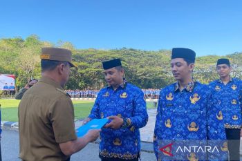 Gubernur ASR serahkan SK 3.886 PNS dan PPPK lingkup Pemprov  Sultra