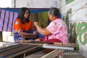 Inpex tingkatkan kapasitas perempuan penenun Tanimbar Maluku lewat program pelatihan