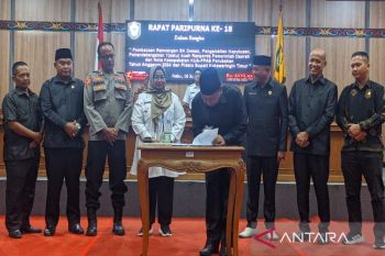 Pemkab dan DPRD Kotim tanda tangani perubahan KUA-PPAS 2025