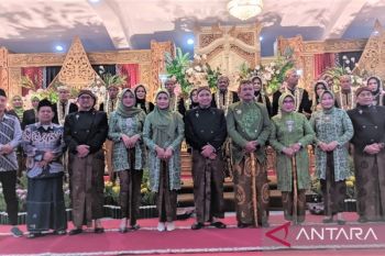 Wujud kepedulian sosial, Pemkot Madiun nikahkan enam pasang pengantin