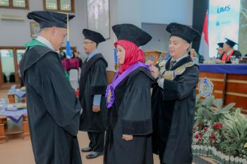 UMS kukuhkan Prof Eny Purwandari sebagai Guru Besar ke-60