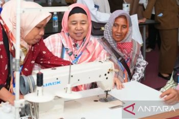 Pemkab Muara Enim latih puluhan istri nelayan buat produk olahan ikan