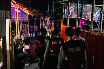 Asyik pesta miras di sawah, empat pelajar di Lombok Timur diciduk polisi