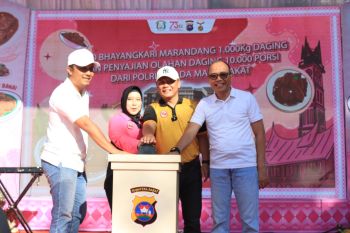 Polda Sumbar masak 1.000 kilogram randang semarakkan HUT Bhayangkara