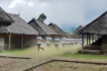 Rinjani Color Run 2025, ajang lari penuh warna lintasi rumah adat Sembalun