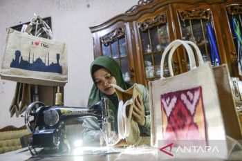 Kerajinan daur ulang limbah karung goni