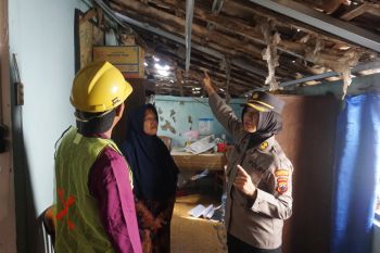 Polrestabes  Semarang renovasi rumah tidak layak huni tiga warga