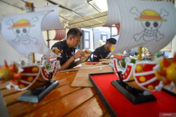 'One Piece' flag flies amid protest and hope