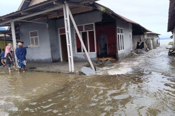 Indonesian govt sends aid to flood, landslide victims in S Halmahera