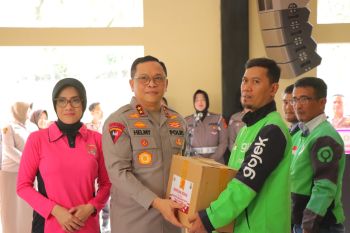 Polda Lampung salurkan 300 paket sembako buat ojol di HUT Bhayangkara
