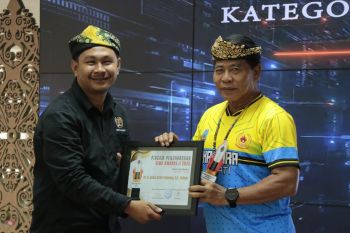 Berkontribusi Majukan Olahraga, Gubernur Raih Penghargaan SIWO PWI Award II Kaltara 2025