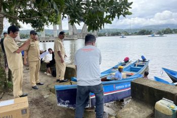 Pemkot Ambon beri bantuan 12 unit mesin kapal dorong ekonomi nelayan