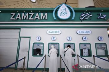 Pemerintah ingatkan jamaah soal larangan bawa air zamzam dalam koper