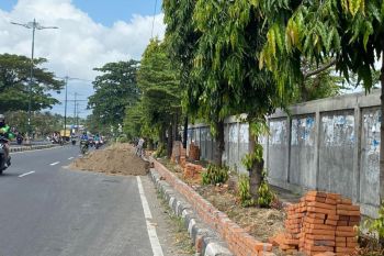 Peningkatan kualitas jalan di Mataram mulai dikerjakan