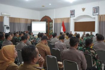 Siskamling strategi humanis wujudkan desa aman di Lumajang