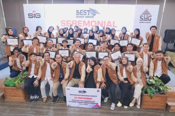Semen Gresik salurkan beasiswa mahasiswa prasejahtera berprestasi