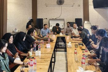 Mahasiswa dan KNPI desak DPRD Riau bentuk pansus telusuri desifit Rp1,7 triliun