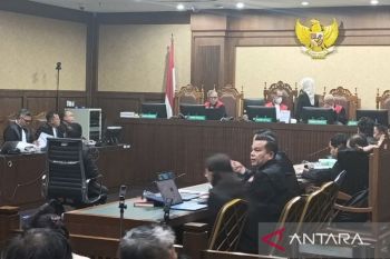 Hasto Kristiyanto bantah miliki kedekatan dengan Harun Masiku
