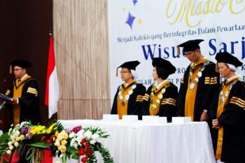 Uskup ajak lulusan STPKat jalani panggilan secara berintegritas