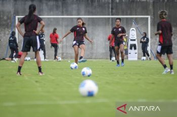 Latihan Timnas Putri Indonesia