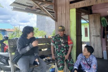 Babinsa Kamipang ajak warga jaga lingkungan