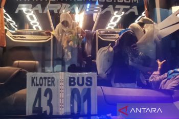 Jamaah haji Surabaya bersyukur lepas dari ketegangan Timur Tengah