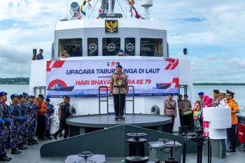Ditpolairud Polda Kaltara Gelar Upacara Tabur Bunga di Laut Menjelang Hari Bhayangkara ke-79 Tahun 2025