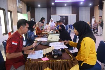 Semarak HUT Bhayangkara, Imigrasi Dumai layani 34 pemohon paspor keluarga Polri