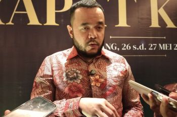 Ratusan tamu mancanegara kunjungi Batu Malin Kundang pada HUT Padang