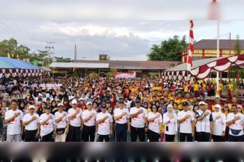 Polres Kapuas bangun semangat kebersamaan dengan senam dan jalan sehat