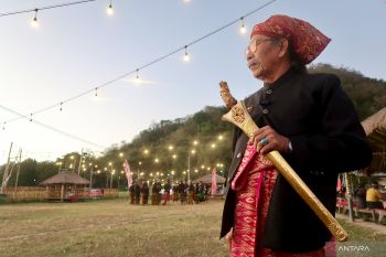 Tradisi mandi keris di Lombok Barat jadi wisata baru