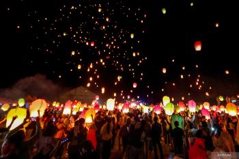 Festival penerbangan seribu lampion di Malang