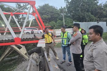 Polisi kawal penanganan jembatan roboh penghubung Lahat - Muara Enim