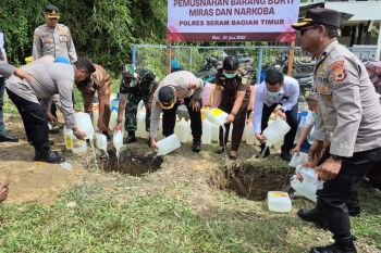Polres SBT musnahkan 2.053 liter minuman keras hasil operasi lebih dari dua bulan