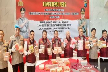 Polda Kalsel sita 40,4 kg sabu dan 13.066 butir ekstasi selama Operasi Antik