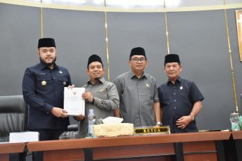 Wako Fadly Amran sampaikan Nota Keuangan dan Ranperda Perubahan APBD Kota Padang tahun anggaran 2025