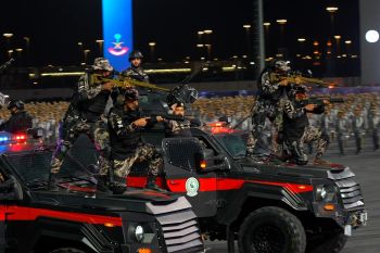 Jelang puncak haji, pasukan keamanan Arab Saudi gelar parade militer