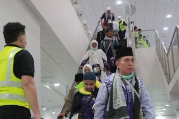 421 jamaah haji kloter pertama embarkasi Padang mendarat di BIM