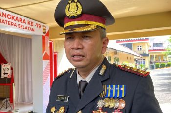 Polda Sumsel: Tiga truk jatuh dari jembatan roboh di  Lahat dievakuasi