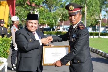 Bupati beri penghargaan Satres Narkoba Polres Agam berhasil ungkap kasus