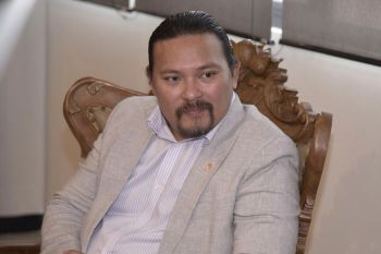 Martin Tumbeleka minta polisi usut tuntas kebakaran rumah hakim PN