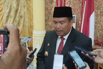 Pemkot Pariaman bagikan ribuan seragam SD gratis bulan ini