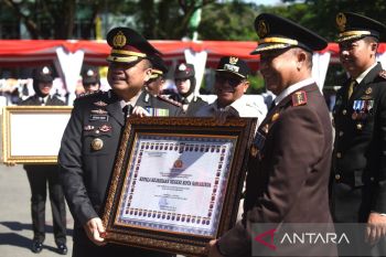 Kajari Samarinda terima penghargaan dari Polres berkat sinergi penanganan perkara
