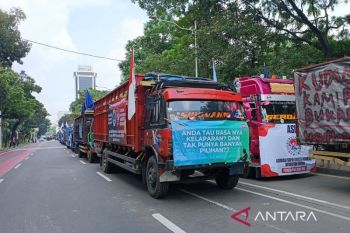 Tolak RUU ODOL, Ratusan truk blokae Jalan Merdeka Selatan arah Gambir