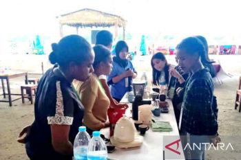 Dispar Biak bekali anak muda Papua menjadi barista kopi
