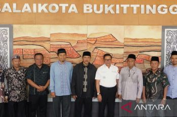 Wako Ramlan apresiasi semangat warga membangun masjid di Bukittinggi