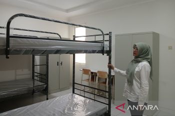 Siswa  dan guru Sekolah Rakyat dilakukan tes kesehatan